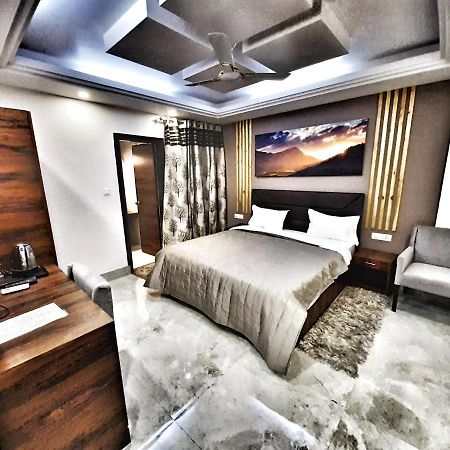 Hotel Aerocity Purple Orchid New Delhi Ngoại thất bức ảnh