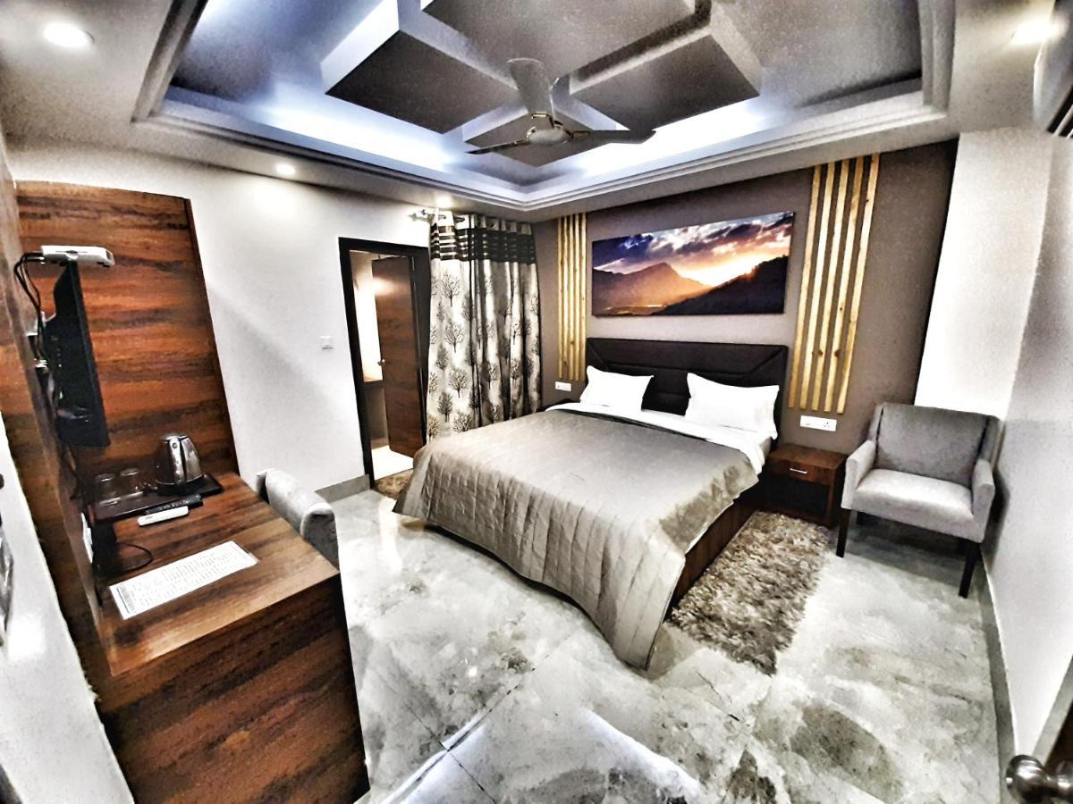 Hotel Aerocity Purple Orchid New Delhi Ngoại thất bức ảnh