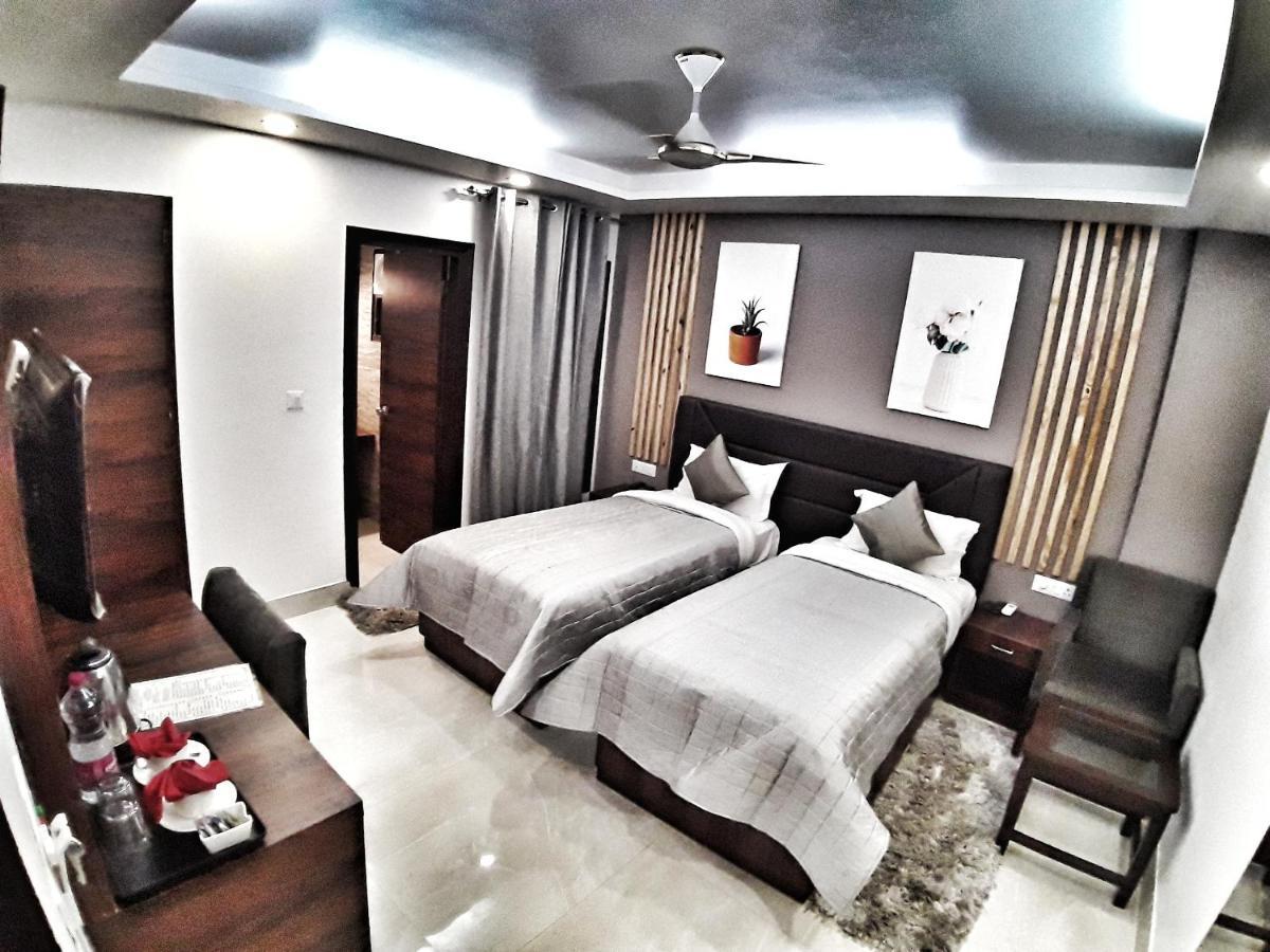 Hotel Aerocity Purple Orchid New Delhi Ngoại thất bức ảnh